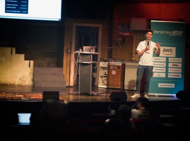 Me on stage at Serverless Days Hamburg 2022